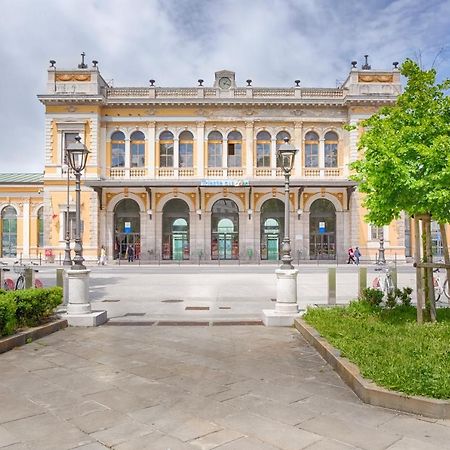 Mihaela Apartment - Charme Near The Station Триест Екстериор снимка