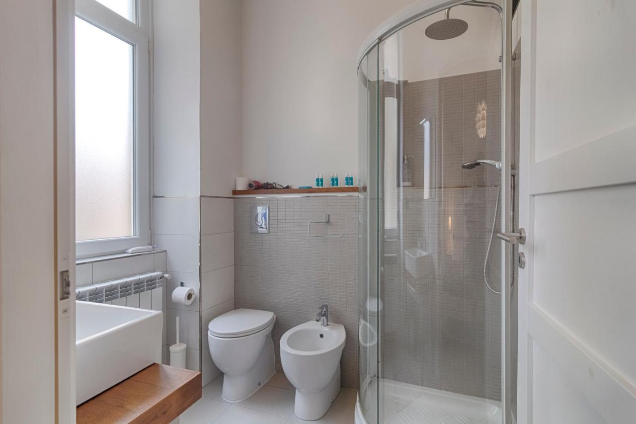 Mihaela Apartment - Charme Near The Station Триест Екстериор снимка