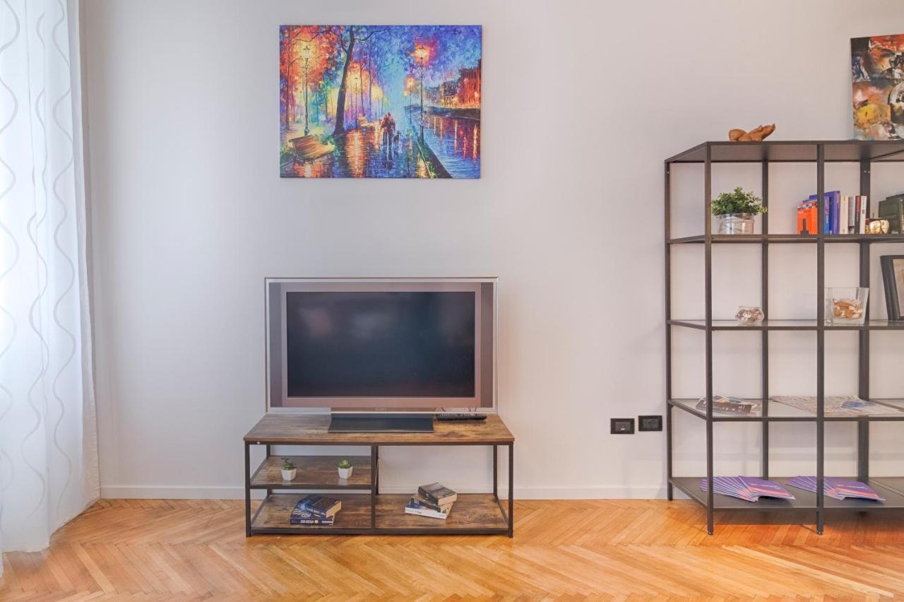 Mihaela Apartment - Charme Near The Station Триест Екстериор снимка