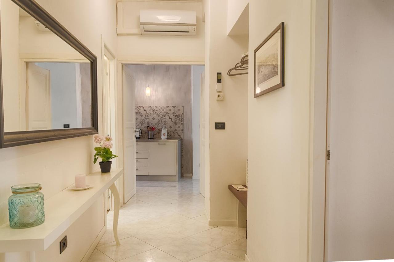 Mihaela Apartment - Charme Near The Station Триест Екстериор снимка