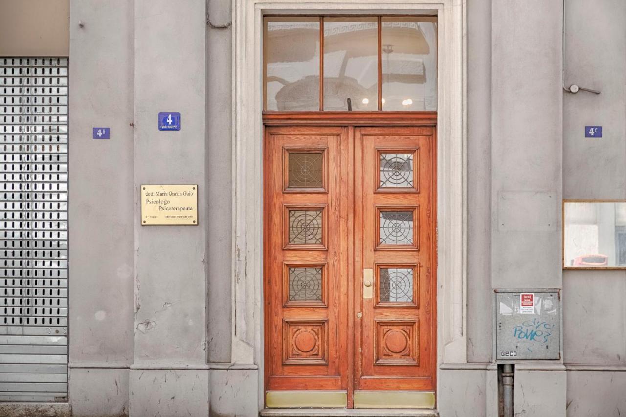 Mihaela Apartment - Charme Near The Station Триест Екстериор снимка