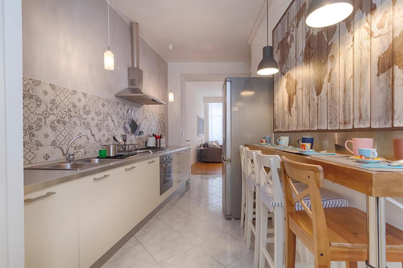 Mihaela Apartment - Charme Near The Station Триест Екстериор снимка